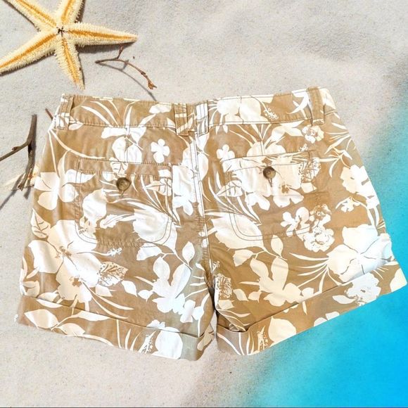 Old NAVY TROPICAL HIBISCUS PRINT SHORTS IN TAN & WHITE Excellent Condition - Picture 2 of 5